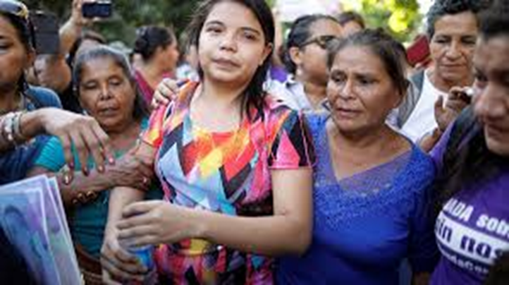 "En El Salvador 2 de cada 3 mujeres hemos sufrido violencia sexual, pero esto no se considera un problema" 3 "En El Salvador 2 de cada 3 mujeres hemos sufrido violencia sexual, pero esto no se considera un problema"
