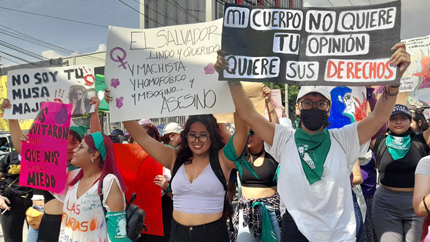 El Salvadorren, 3 emakumetatik 2-k indarkeria sexuala jasan dugu, baina hau ez da arazo baten moduan hartzen